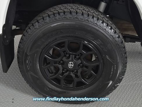 Used 2019 Toyota Tacoma SR5 AWD/4WD image 11