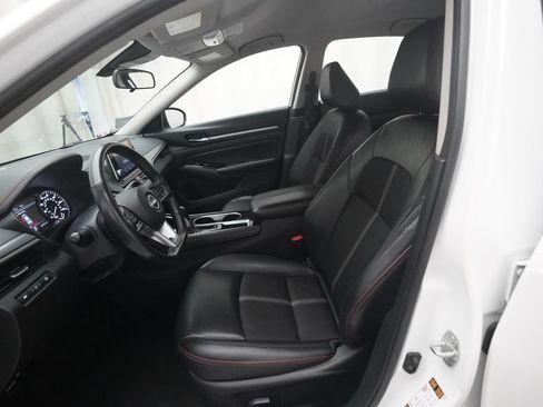 Used 2024 Nissan Altima 2.5 SR FWD image 7