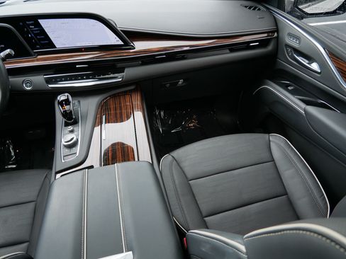 Certified 2023 Cadillac Escalade ESV Premium Luxury w/ LPO, Floor Liner Package AWD/4WD image 10