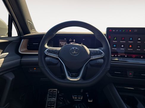 Used 2026 Volkswagen Tiguan SEL R-Line image 13