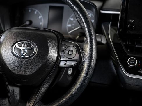 Used 2025 Toyota Corolla LE FWD image 16