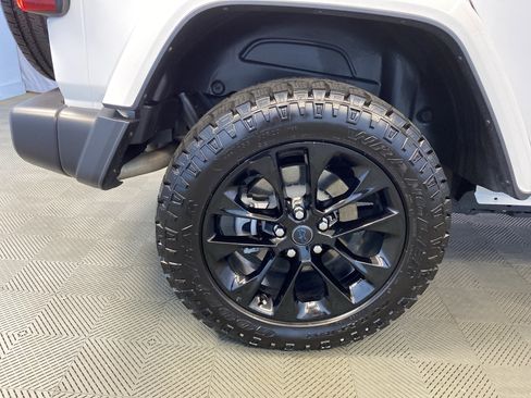 Used 2024 Jeep Wrangler Sahara image 27