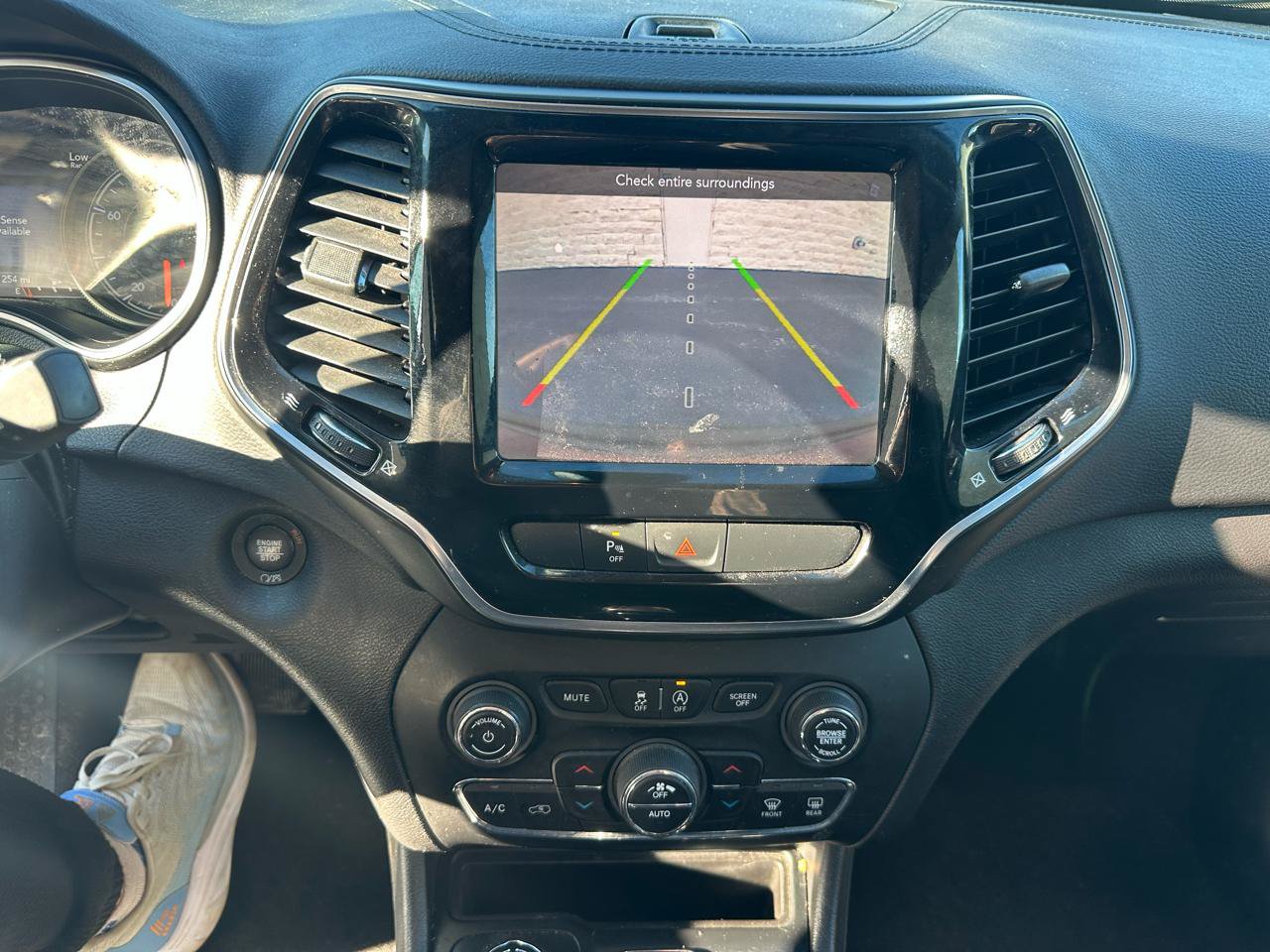 Used 2019 Jeep Cherokee Limited AWD/4WD image 16