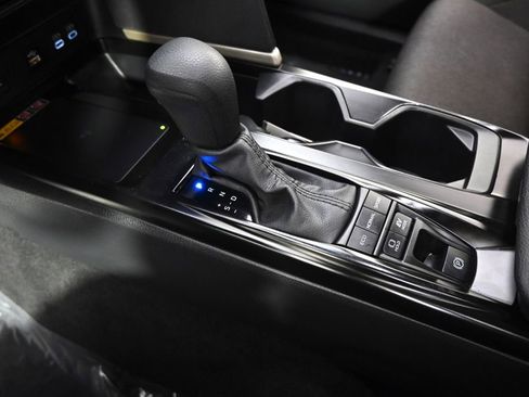 Used 2025 Toyota Camry LE w/ Convenience Package image 32