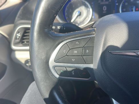 Used 2019 Chrysler Pacifica Touring Plus w/ Cold Weather Group image 15