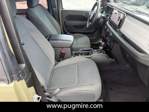 Used 2025 Jeep Wrangler Sport AWD/4WD image 13
