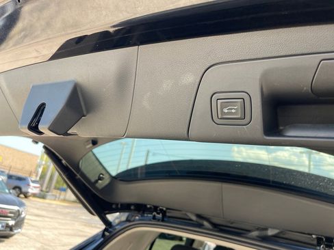 Used 2023 Buick Envision Essence image 24