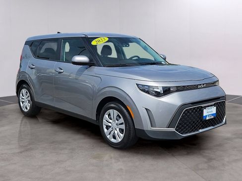 Used 2023 Kia Soul LX FWD image 3