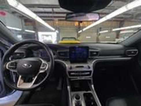 Used 2023 Ford Explorer XLT w/ Equipment Group 202A image 6