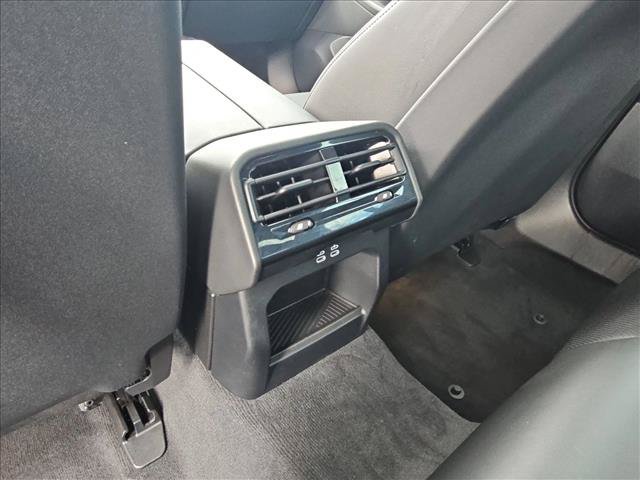 Certified 2024 BMW 530i w/ Convenience Package RWD image 18