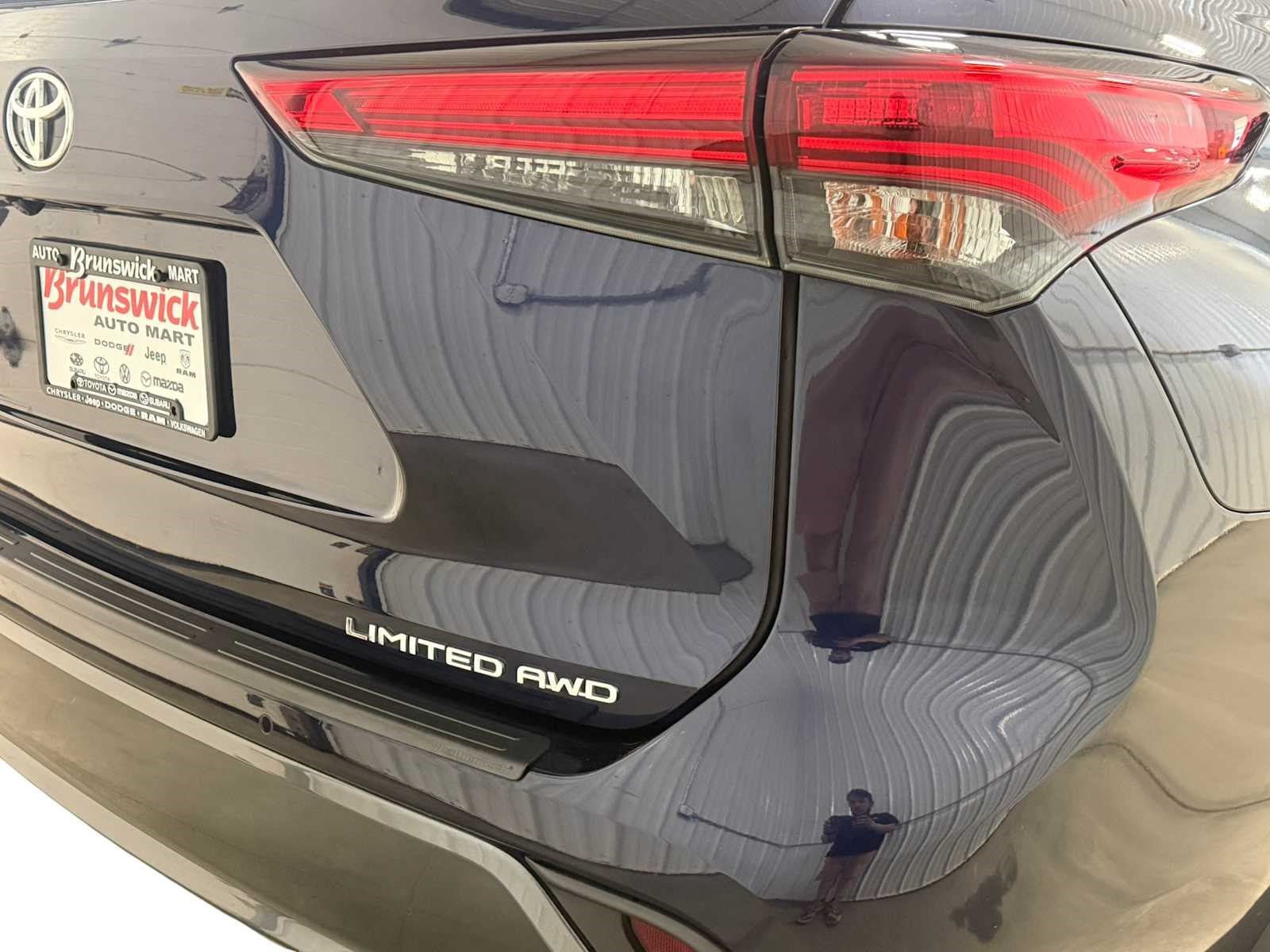 Certified 2021 Toyota Highlander Limited AWD/4WD image 18