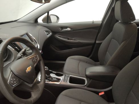 Used 2019 Chevrolet Cruze LT image 17