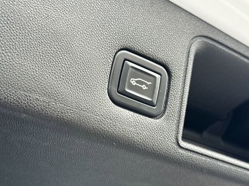 Used 2022 GMC Terrain SLT image 10