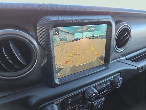 Used 2022 Jeep Gladiator Sport image 16