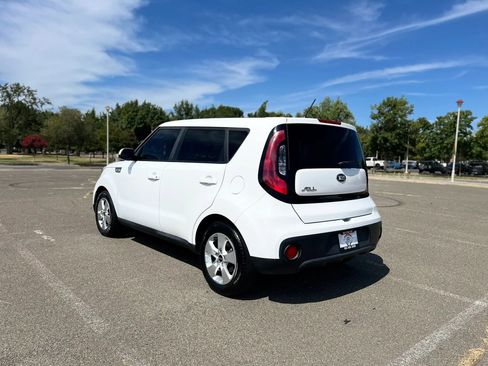 Used 2017 Kia Soul FWD image 8