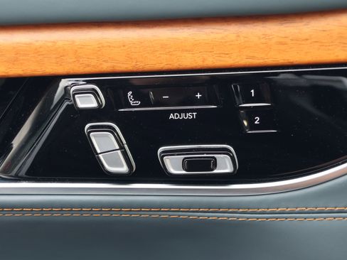 Used 2023 Jeep Grand Wagoneer Series III image 13