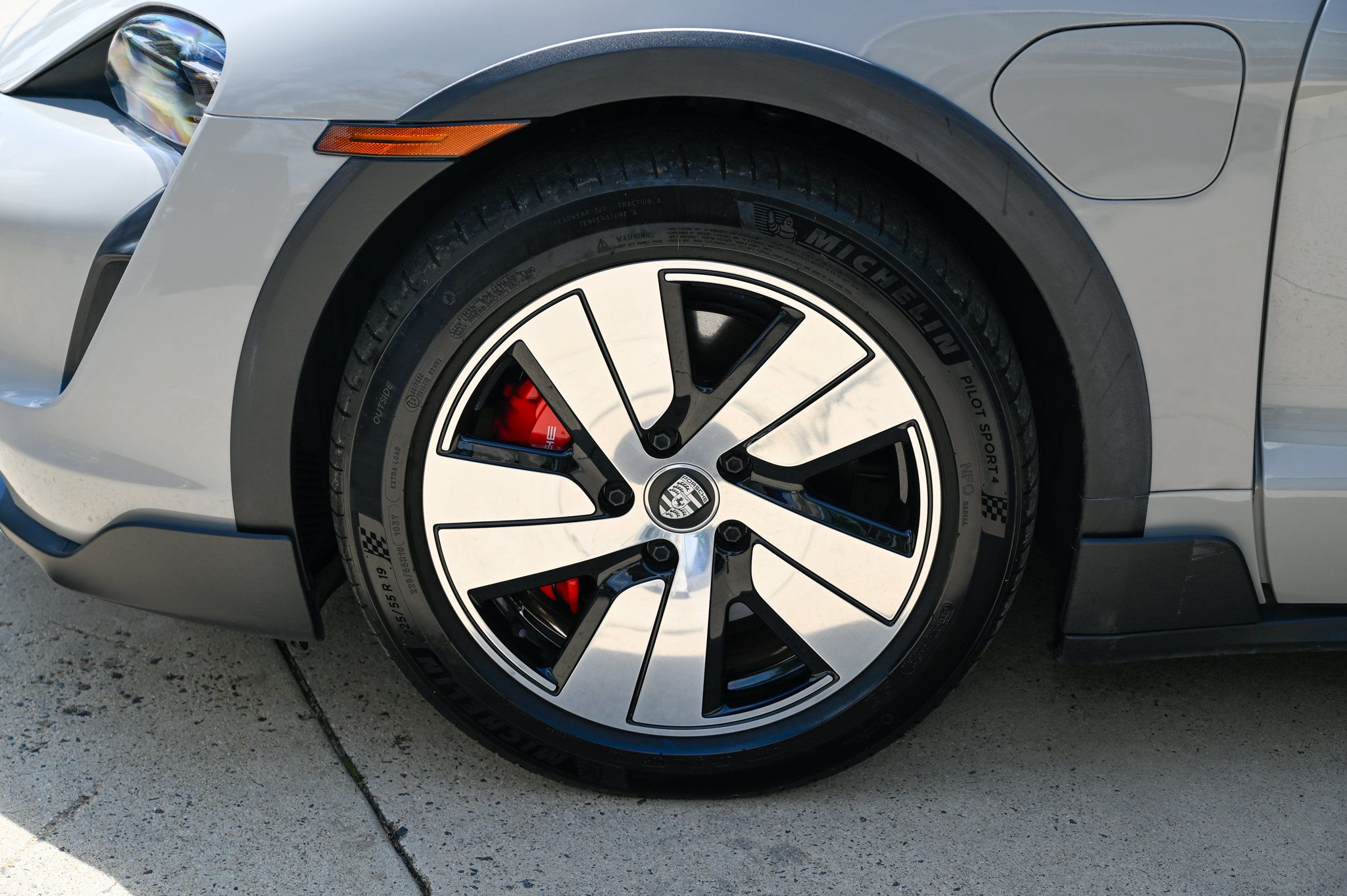 Used 2023 Porsche Taycan 4S AWD/4WD image 9