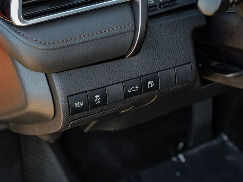 Used 2018 Toyota Camry XLE image 24