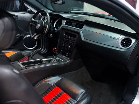 Used 2013 Ford Mustang Shelby GT500 RWD image 38