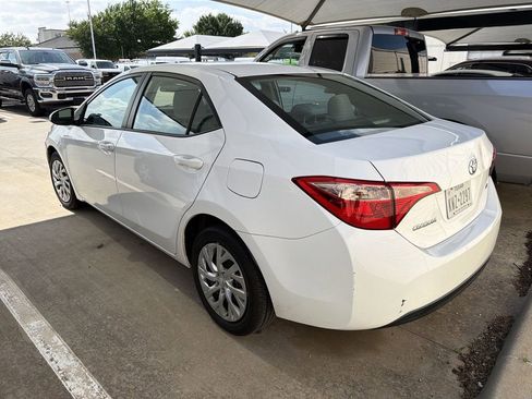 Used 2018 Toyota Corolla LE w/ Carpet Mat Package (TMS) FWD image 4