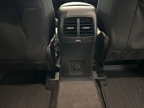 Used 2020 Ford Escape SE image 24