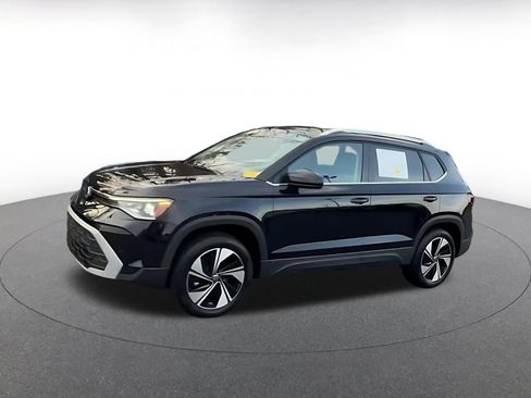 Used 2025 Volkswagen Taos SE image 8