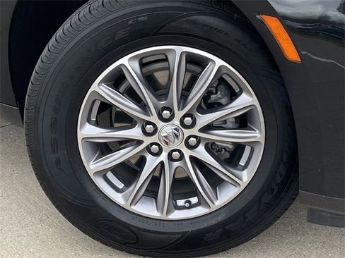 Used 2024 Buick Enclave Premium image 8