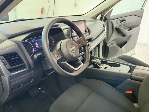 Used 2024 Nissan Rogue S FWD image 22