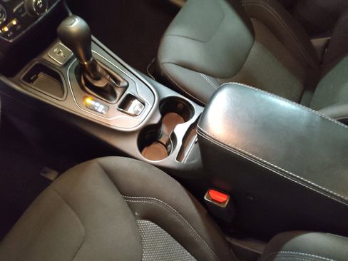 Used 2019 Jeep Cherokee Latitude w/ Popular Appearance Group FWD image 26