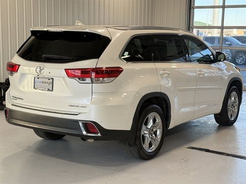 Used 2019 Toyota Highlander Limited image 3