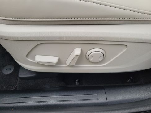 Certified 2025 Kia Sorento EX FWD image 24
