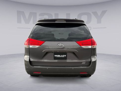 Used 2011 Toyota Sienna XLE image 4