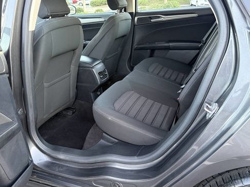 Used 2019 Ford Fusion SE image 24