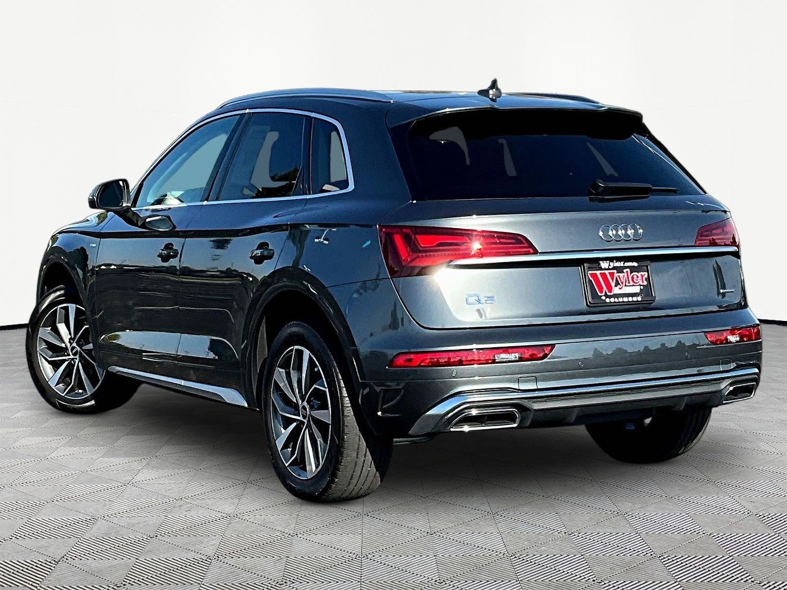 Used 2023 Audi Q5 2.0T Premium Plus w/ Premium Plus Package AWD/4WD image 4
