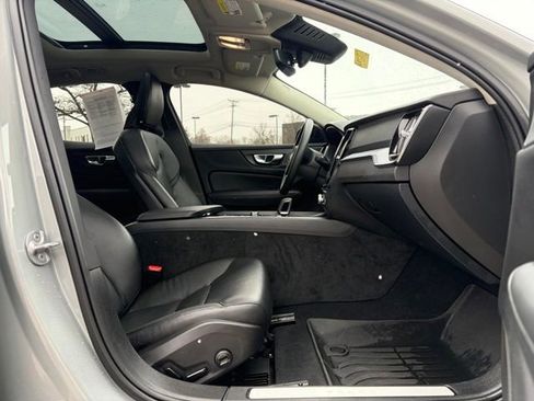 Used 2024 Volvo S60 B5 Core image 12