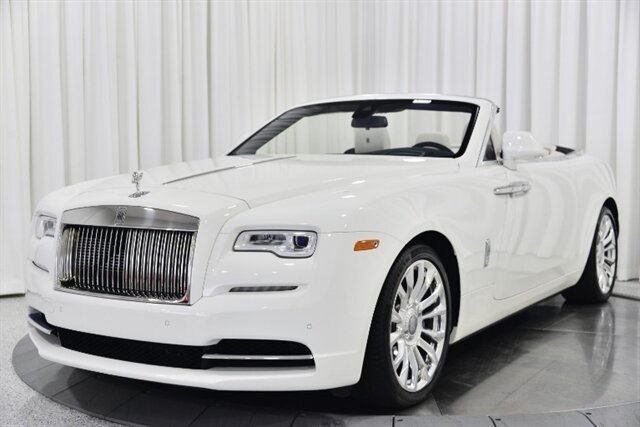 Used 2019 Rolls-Royce Dawn RWD image 3