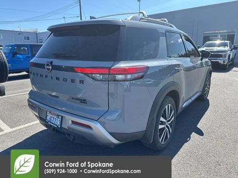 Used 2023 Nissan Pathfinder Platinum image 3