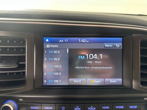 Used 2020 Hyundai Elantra SEL FWD image 28