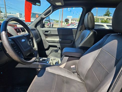 Used 2010 Ford Escape XLT AWD/4WD image 24
