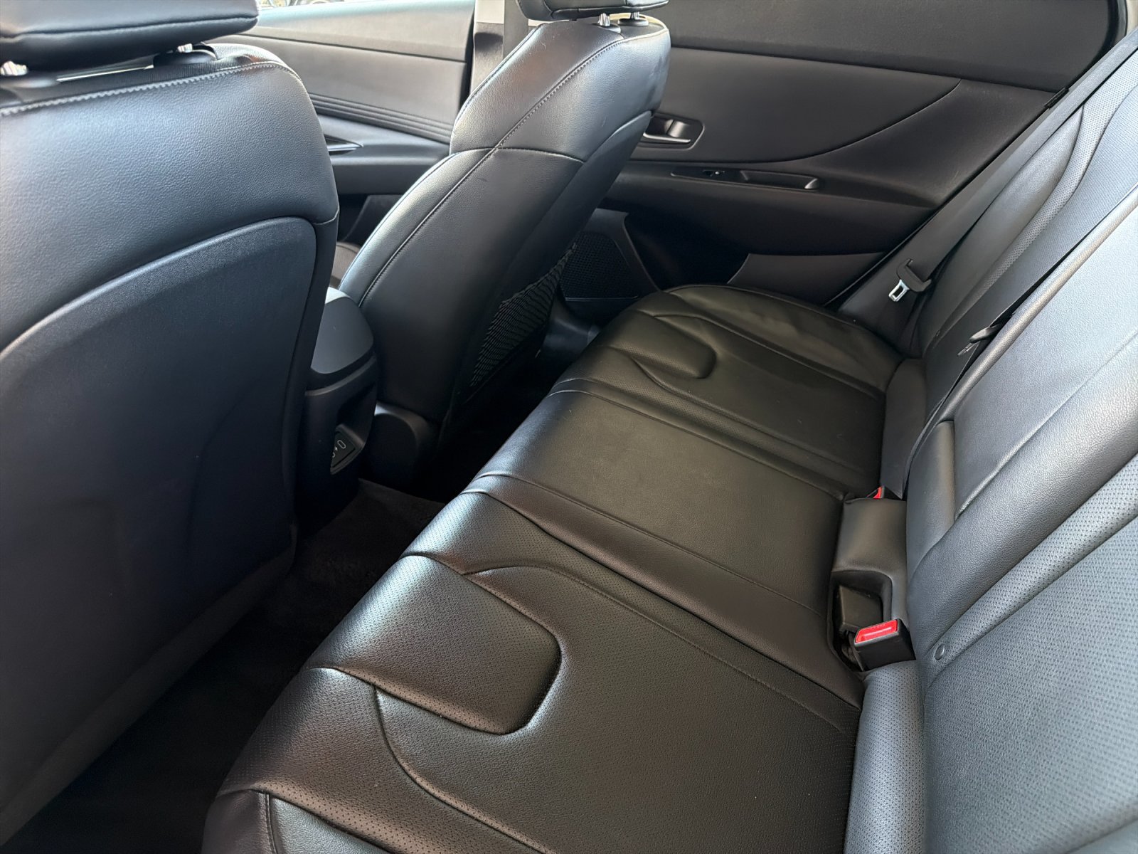 Used 2024 Hyundai Elantra Limited FWD image 11