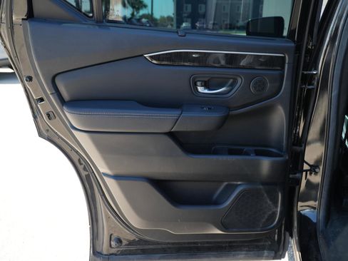 Used 2025 Honda Pilot Elite image 16