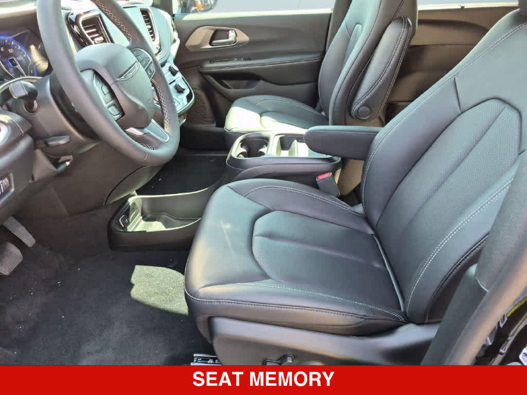 New 2027 Chrysler Pacifica Select FWD image 15