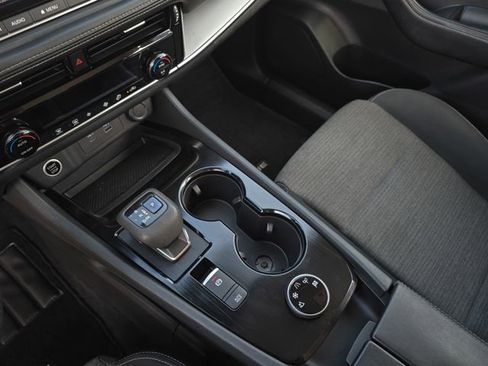 Used 2022 Nissan Rogue SV image 24