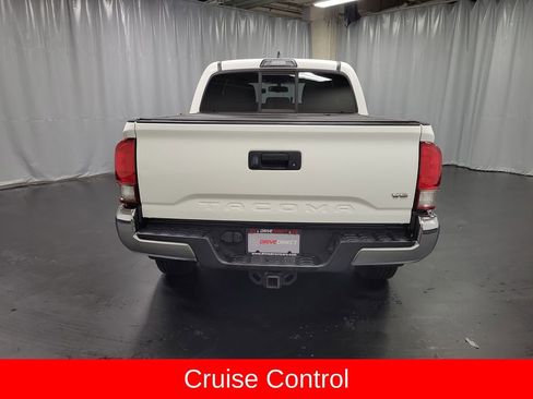 Used 2016 Toyota Tacoma TRD Off-Road w/ Towing Package AWD/4WD image 7