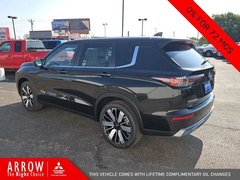 New 2025 Mitsubishi Outlander SE image 8