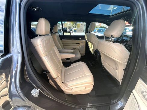 Used 2023 Jeep Grand Cherokee L Limited w/ Trailer Tow Group (B) image 16