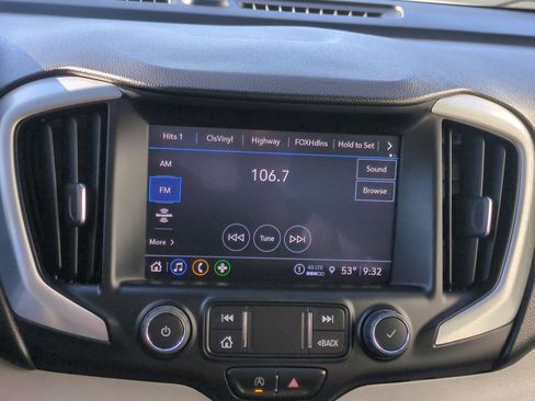 Used 2023 GMC Terrain SLT image 25