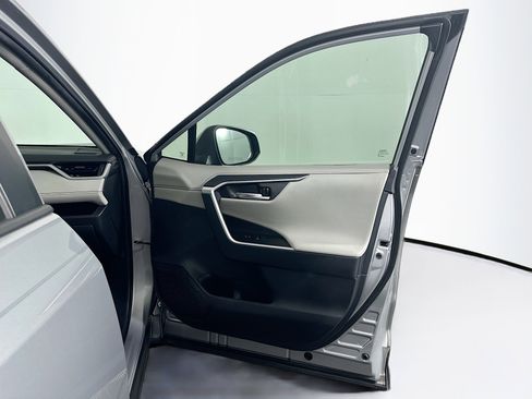 Used 2019 Toyota RAV4 Limited image 35