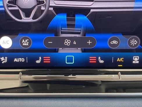 New 2026 Volkswagen Tiguan SE FWD image 10