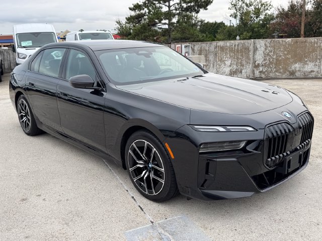 Used 2026 BMW 740i xDrive AWD/4WD image 3